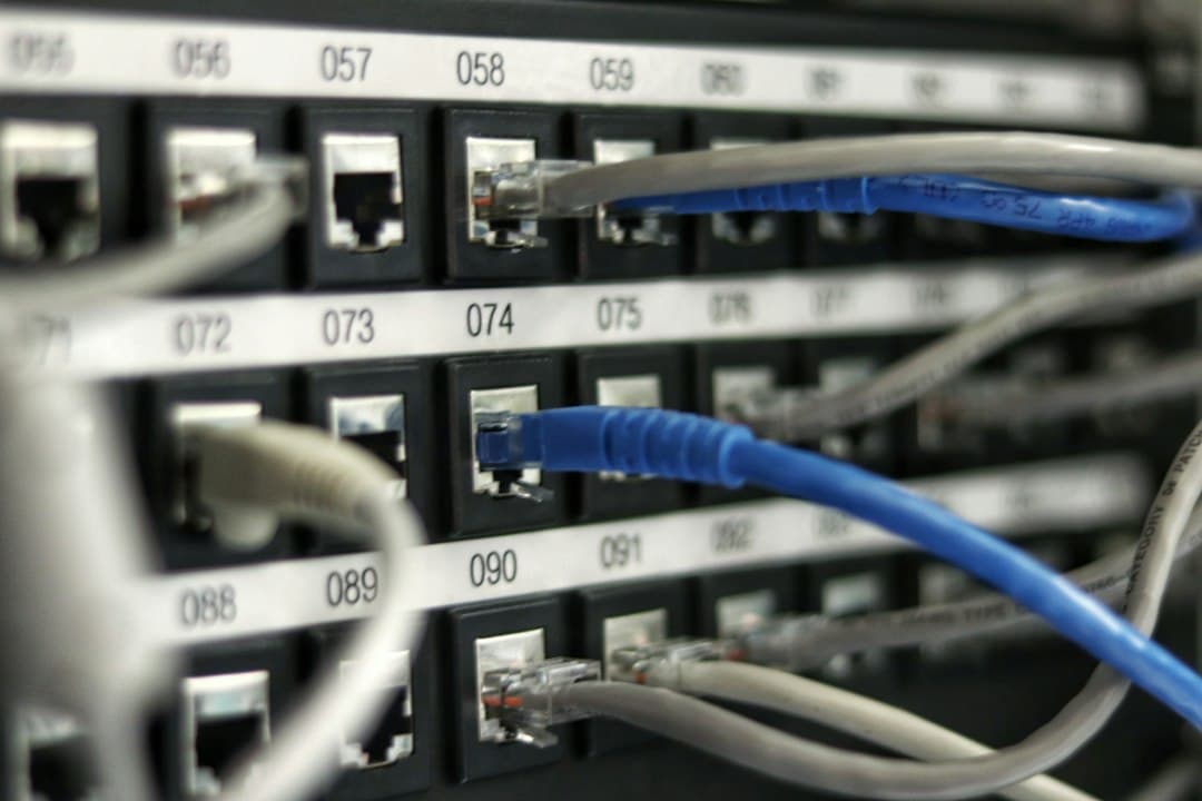 Netwerkkabel in een aansluiting, de verbinding controleren bij een Hakuna TV-storing